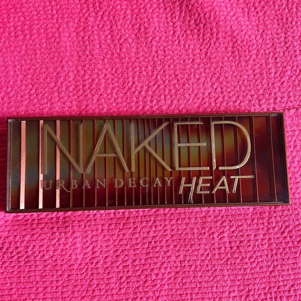 Urban Decal Naked HEAT eyeshadow palette
